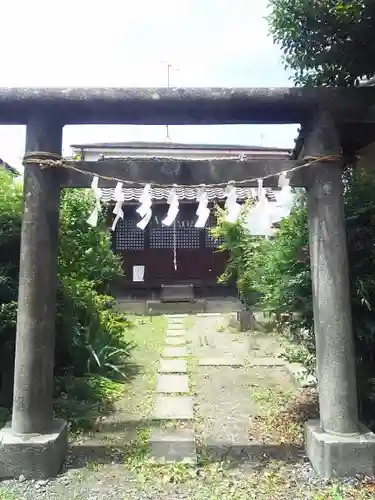 稲荷大明神の鳥居