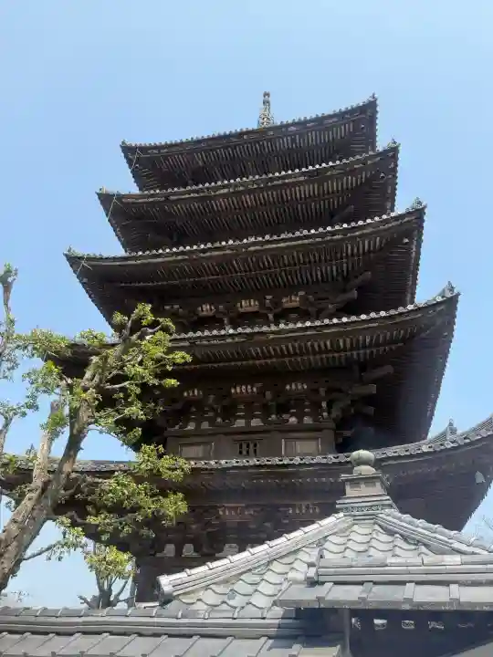 法観寺の{uncategorized: "未分類", other: "その他", undefined: "問題あり", building: "その他建物", grave: "お墓", sacred_gate: "鳥居", guardian: "狛犬", statue: "像", buddha: "仏像", history: "歴史", nature: "自然", garden: "庭園", animal: "動物", pagoda: "塔", temizu: "手水舎", mountain_gate: "山門・神門", sanctuary: "本殿・本堂", subordinate: "末社・摂社", art: "芸術", scenery: "景色", jizo: "地蔵", ema: "絵馬", goshuin: "御朱印", omikuji: "おみくじ", items: "授与品その他", amulet: "お守り", goshuincho: "御朱印帳", eats: "食事", festival: "お祭り", votive_dance: "神楽", shichigosan: "七五三参", wedding: "結婚式", experience: "体験その他", initially: "初詣", around: "周辺", anti_infection: "感染症対策"}