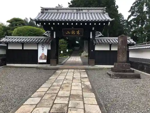 本覚寺の山門