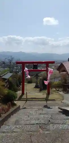 差出磯大嶽山神社 仕事と健康と厄よけの神さまの鳥居