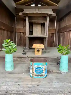 諏訪神社の{uncategorized: "未分類", other: "その他", undefined: "問題あり", building: "その他建物", grave: "お墓", sacred_gate: "鳥居", guardian: "狛犬", statue: "像", buddha: "仏像", history: "歴史", nature: "自然", garden: "庭園", animal: "動物", pagoda: "塔", temizu: "手水舎", mountain_gate: "山門・神門", sanctuary: "本殿・本堂", subordinate: "末社・摂社", art: "芸術", scenery: "景色", jizo: "地蔵", ema: "絵馬", goshuin: "御朱印", omikuji: "おみくじ", items: "授与品その他", amulet: "お守り", goshuincho: "御朱印帳", eats: "食事", festival: "お祭り", votive_dance: "神楽", shichigosan: "七五三参", wedding: "結婚式", experience: "体験その他", initially: "初詣", around: "周辺", anti_infection: "感染症対策"}