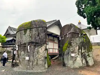 三ツ石神社(岩手県)