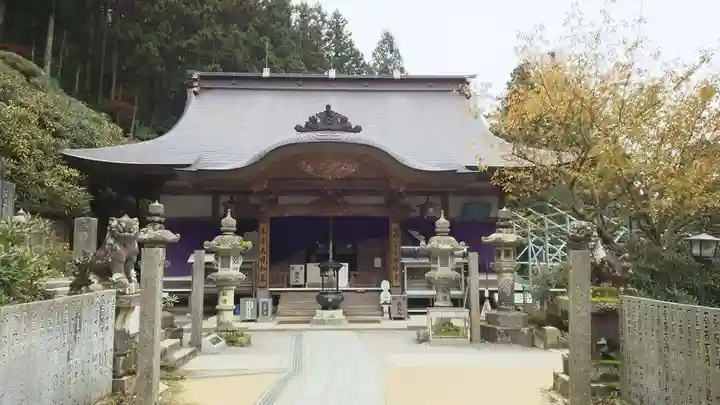 横峰寺の本殿・本堂