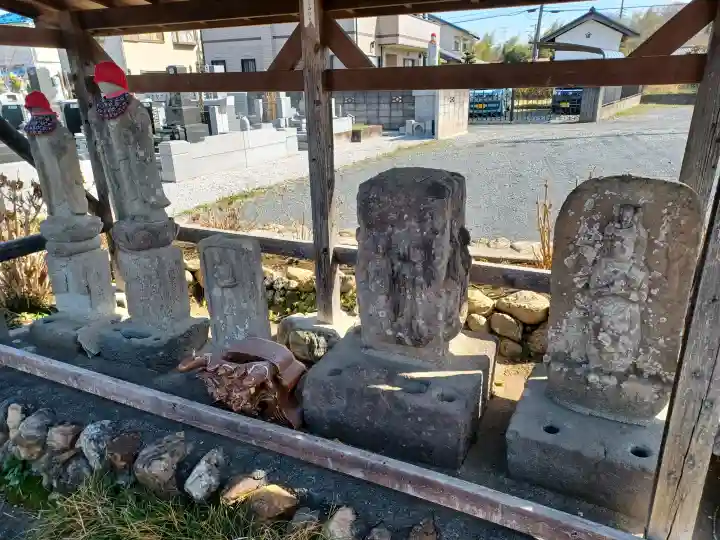 法雲寺の{uncategorized: "未分類", other: "その他", undefined: "問題あり", building: "その他建物", grave: "お墓", sacred_gate: "鳥居", guardian: "狛犬", statue: "像", buddha: "仏像", history: "歴史", nature: "自然", garden: "庭園", animal: "動物", pagoda: "塔", temizu: "手水舎", mountain_gate: "山門・神門", sanctuary: "本殿・本堂", subordinate: "末社・摂社", art: "芸術", scenery: "景色", jizo: "地蔵", ema: "絵馬", goshuin: "御朱印", omikuji: "おみくじ", items: "授与品その他", amulet: "お守り", goshuincho: "御朱印帳", eats: "食事", festival: "お祭り", votive_dance: "神楽", shichigosan: "七五三参", wedding: "結婚式", experience: "体験その他", initially: "初詣", around: "周辺", anti_infection: "感染症対策"}