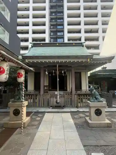宮益御嶽神社の{uncategorized: "未分類", other: "その他", undefined: "問題あり", building: "その他建物", grave: "お墓", sacred_gate: "鳥居", guardian: "狛犬", statue: "像", buddha: "仏像", history: "歴史", nature: "自然", garden: "庭園", animal: "動物", pagoda: "塔", temizu: "手水舎", mountain_gate: "山門・神門", sanctuary: "本殿・本堂", subordinate: "末社・摂社", art: "芸術", scenery: "景色", jizo: "地蔵", ema: "絵馬", goshuin: "御朱印", omikuji: "おみくじ", items: "授与品その他", amulet: "お守り", goshuincho: "御朱印帳", eats: "食事", festival: "お祭り", votive_dance: "神楽", shichigosan: "七五三参", wedding: "結婚式", experience: "体験その他", initially: "初詣", around: "周辺", anti_infection: "感染症対策"}
