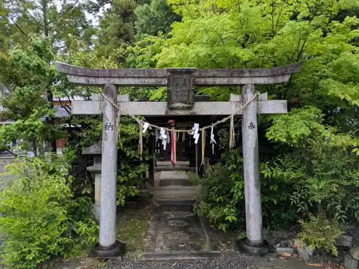 九帝王宮 萱野神社の{uncategorized: "未分類", other: "その他", undefined: "問題あり", building: "その他建物", grave: "お墓", sacred_gate: "鳥居", guardian: "狛犬", statue: "像", buddha: "仏像", history: "歴史", nature: "自然", garden: "庭園", animal: "動物", pagoda: "塔", temizu: "手水舎", mountain_gate: "山門・神門", sanctuary: "本殿・本堂", subordinate: "末社・摂社", art: "芸術", scenery: "景色", jizo: "地蔵", ema: "絵馬", goshuin: "御朱印", omikuji: "おみくじ", items: "授与品その他", amulet: "お守り", goshuincho: "御朱印帳", eats: "食事", festival: "お祭り", votive_dance: "神楽", shichigosan: "七五三参", wedding: "結婚式", experience: "体験その他", initially: "初詣", around: "周辺", anti_infection: "感染症対策"}