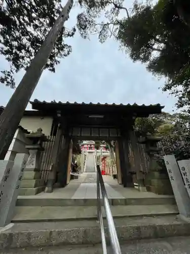 須賀神社の山門