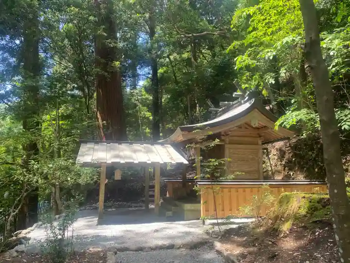 丹生川上神社(中社)の{uncategorized: "未分類", other: "その他", undefined: "問題あり", building: "その他建物", grave: "お墓", sacred_gate: "鳥居", guardian: "狛犬", statue: "像", buddha: "仏像", history: "歴史", nature: "自然", garden: "庭園", animal: "動物", pagoda: "塔", temizu: "手水舎", mountain_gate: "山門・神門", sanctuary: "本殿・本堂", subordinate: "末社・摂社", art: "芸術", scenery: "景色", jizo: "地蔵", ema: "絵馬", goshuin: "御朱印", omikuji: "おみくじ", items: "授与品その他", amulet: "お守り", goshuincho: "御朱印帳", eats: "食事", festival: "お祭り", votive_dance: "神楽", shichigosan: "七五三参", wedding: "結婚式", experience: "体験その他", initially: "初詣", around: "周辺", anti_infection: "感染症対策"}