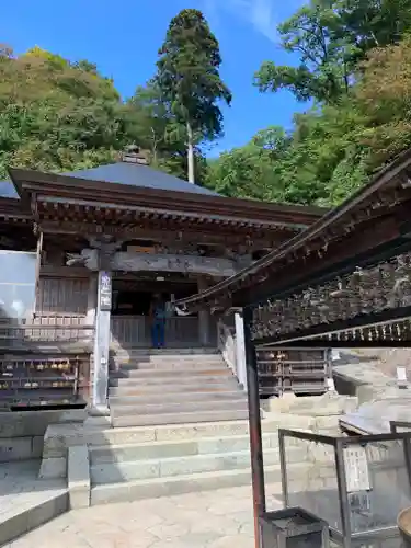 宝珠山 立石寺の本殿