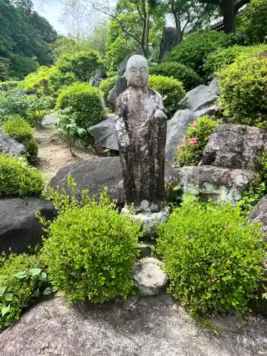當麻寺奥院の{uncategorized: "未分類", other: "その他", undefined: "問題あり", building: "その他建物", grave: "お墓", sacred_gate: "鳥居", guardian: "狛犬", statue: "像", buddha: "仏像", history: "歴史", nature: "自然", garden: "庭園", animal: "動物", pagoda: "塔", temizu: "手水舎", mountain_gate: "山門・神門", sanctuary: "本殿・本堂", subordinate: "末社・摂社", art: "芸術", scenery: "景色", jizo: "地蔵", ema: "絵馬", goshuin: "御朱印", omikuji: "おみくじ", items: "授与品その他", amulet: "お守り", goshuincho: "御朱印帳", eats: "食事", festival: "お祭り", votive_dance: "神楽", shichigosan: "七五三参", wedding: "結婚式", experience: "体験その他", initially: "初詣", around: "周辺", anti_infection: "感染症対策"}