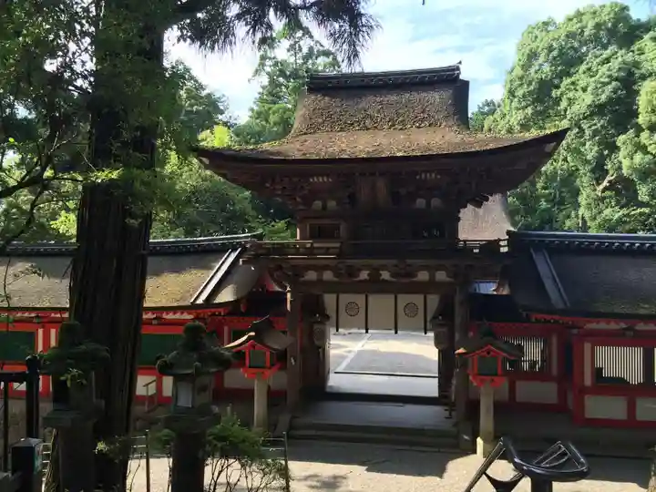 石上神宮の山門・神門