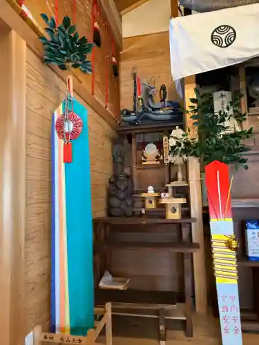 中島黒體龍王大神社の{uncategorized: "未分類", other: "その他", undefined: "問題あり", building: "その他建物", grave: "お墓", sacred_gate: "鳥居", guardian: "狛犬", statue: "像", buddha: "仏像", history: "歴史", nature: "自然", garden: "庭園", animal: "動物", pagoda: "塔", temizu: "手水舎", mountain_gate: "山門・神門", sanctuary: "本殿・本堂", subordinate: "末社・摂社", art: "芸術", scenery: "景色", jizo: "地蔵", ema: "絵馬", goshuin: "御朱印", omikuji: "おみくじ", items: "授与品その他", amulet: "お守り", goshuincho: "御朱印帳", eats: "食事", festival: "お祭り", votive_dance: "神楽", shichigosan: "七五三参", wedding: "結婚式", experience: "体験その他", initially: "初詣", around: "周辺", anti_infection: "感染症対策"}