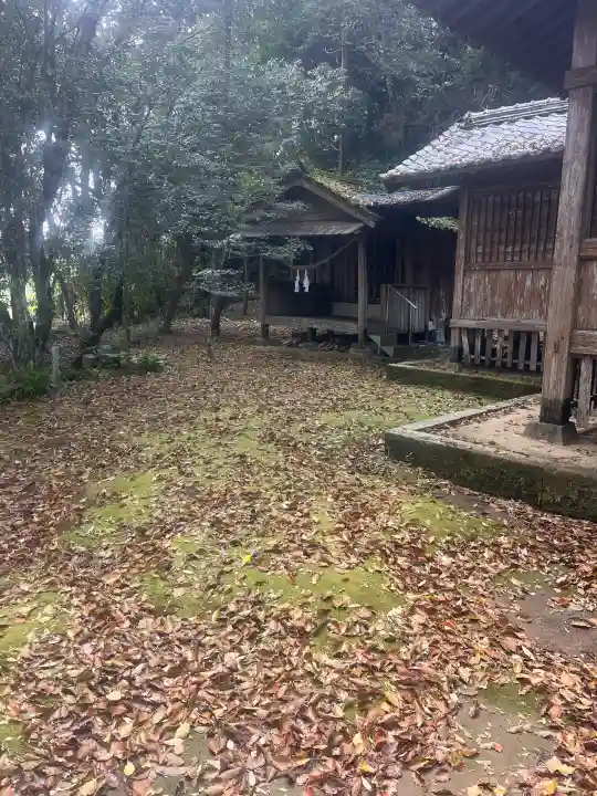 金﨑神社の{uncategorized: "未分類", other: "その他", undefined: "問題あり", building: "その他建物", grave: "お墓", sacred_gate: "鳥居", guardian: "狛犬", statue: "像", buddha: "仏像", history: "歴史", nature: "自然", garden: "庭園", animal: "動物", pagoda: "塔", temizu: "手水舎", mountain_gate: "山門・神門", sanctuary: "本殿・本堂", subordinate: "末社・摂社", art: "芸術", scenery: "景色", jizo: "地蔵", ema: "絵馬", goshuin: "御朱印", omikuji: "おみくじ", items: "授与品その他", amulet: "お守り", goshuincho: "御朱印帳", eats: "食事", festival: "お祭り", votive_dance: "神楽", shichigosan: "七五三参", wedding: "結婚式", experience: "体験その他", initially: "初詣", around: "周辺", anti_infection: "感染症対策"}