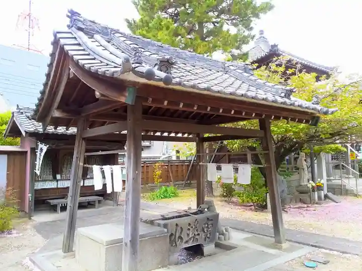 光照院の手水舎