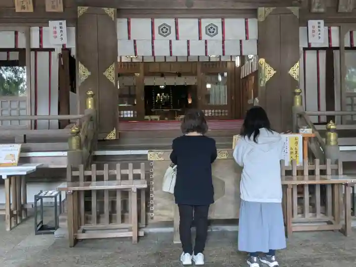 白山比咩神社の{uncategorized: "未分類", other: "その他", undefined: "問題あり", building: "その他建物", grave: "お墓", sacred_gate: "鳥居", guardian: "狛犬", statue: "像", buddha: "仏像", history: "歴史", nature: "自然", garden: "庭園", animal: "動物", pagoda: "塔", temizu: "手水舎", mountain_gate: "山門・神門", sanctuary: "本殿・本堂", subordinate: "末社・摂社", art: "芸術", scenery: "景色", jizo: "地蔵", ema: "絵馬", goshuin: "御朱印", omikuji: "おみくじ", items: "授与品その他", amulet: "お守り", goshuincho: "御朱印帳", eats: "食事", festival: "お祭り", votive_dance: "神楽", shichigosan: "七五三参", wedding: "結婚式", experience: "体験その他", initially: "初詣", around: "周辺", anti_infection: "感染症対策"}