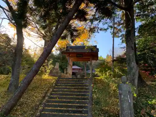 三経寺の山門