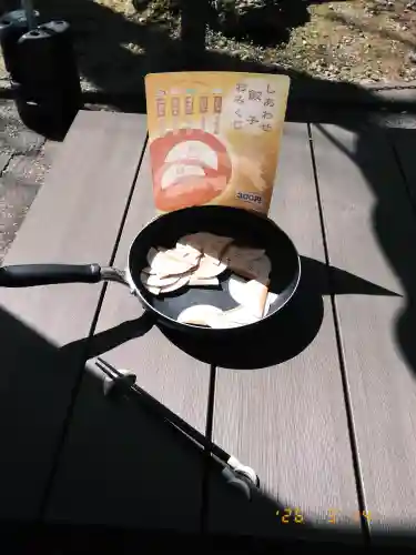 宇都宮二荒山神社の{uncategorized: "未分類", other: "その他", undefined: "問題あり", building: "その他建物", grave: "お墓", sacred_gate: "鳥居", guardian: "狛犬", statue: "像", buddha: "仏像", history: "歴史", nature: "自然", garden: "庭園", animal: "動物", pagoda: "塔", temizu: "手水舎", mountain_gate: "山門・神門", sanctuary: "本殿・本堂", subordinate: "末社・摂社", art: "芸術", scenery: "景色", jizo: "地蔵", ema: "絵馬", goshuin: "御朱印", omikuji: "おみくじ", items: "授与品その他", amulet: "お守り", goshuincho: "御朱印帳", eats: "食事", festival: "お祭り", votive_dance: "神楽", shichigosan: "七五三参", wedding: "結婚式", experience: "体験その他", initially: "初詣", around: "周辺", anti_infection: "感染症対策"}