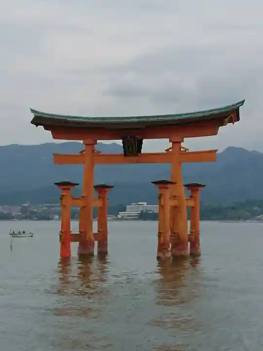 厳島神社の鳥居