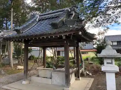 己爾乃神社の手水舎