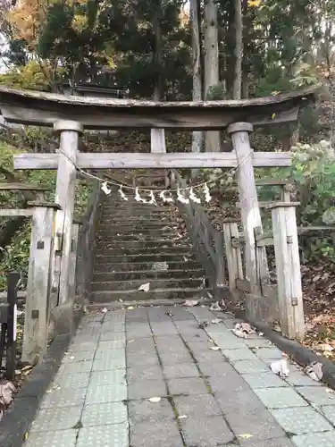 諏訪神社の鳥居