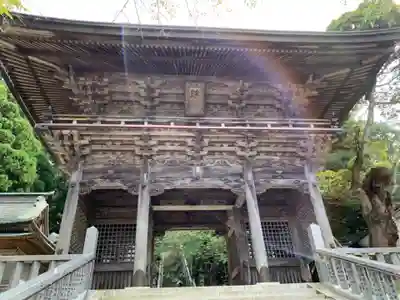 金華山黄金山神社の山門・神門