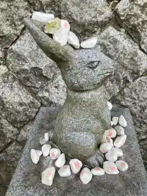 白兎神社の{uncategorized: "未分類", other: "その他", undefined: "問題あり", building: "その他建物", grave: "お墓", sacred_gate: "鳥居", guardian: "狛犬", statue: "像", buddha: "仏像", history: "歴史", nature: "自然", garden: "庭園", animal: "動物", pagoda: "塔", temizu: "手水舎", mountain_gate: "山門・神門", sanctuary: "本殿・本堂", subordinate: "末社・摂社", art: "芸術", scenery: "景色", jizo: "地蔵", ema: "絵馬", goshuin: "御朱印", omikuji: "おみくじ", items: "授与品その他", amulet: "お守り", goshuincho: "御朱印帳", eats: "食事", festival: "お祭り", votive_dance: "神楽", shichigosan: "七五三参", wedding: "結婚式", experience: "体験その他", initially: "初詣", around: "周辺", anti_infection: "感染症対策"}