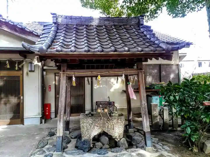 下中八幡宮の手水舎