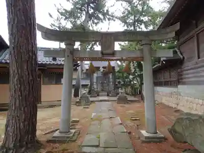 神明社の末社・摂社