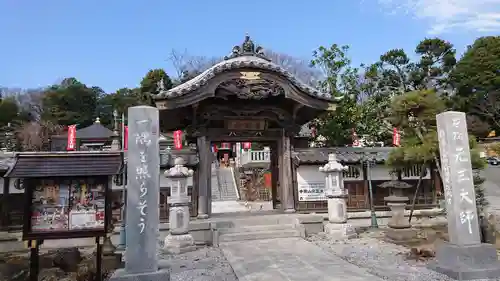 寺岡山元三大師の山門・神門