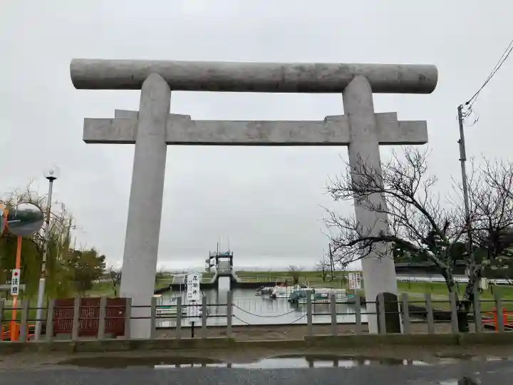 息栖神社の{uncategorized: "未分類", other: "その他", undefined: "問題あり", building: "その他建物", grave: "お墓", sacred_gate: "鳥居", guardian: "狛犬", statue: "像", buddha: "仏像", history: "歴史", nature: "自然", garden: "庭園", animal: "動物", pagoda: "塔", temizu: "手水舎", mountain_gate: "山門・神門", sanctuary: "本殿・本堂", subordinate: "末社・摂社", art: "芸術", scenery: "景色", jizo: "地蔵", ema: "絵馬", goshuin: "御朱印", omikuji: "おみくじ", items: "授与品その他", amulet: "お守り", goshuincho: "御朱印帳", eats: "食事", festival: "お祭り", votive_dance: "神楽", shichigosan: "七五三参", wedding: "結婚式", experience: "体験その他", initially: "初詣", around: "周辺", anti_infection: "感染症対策"}