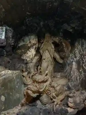 洞窟観音・徳明園・山徳記念館の仏像