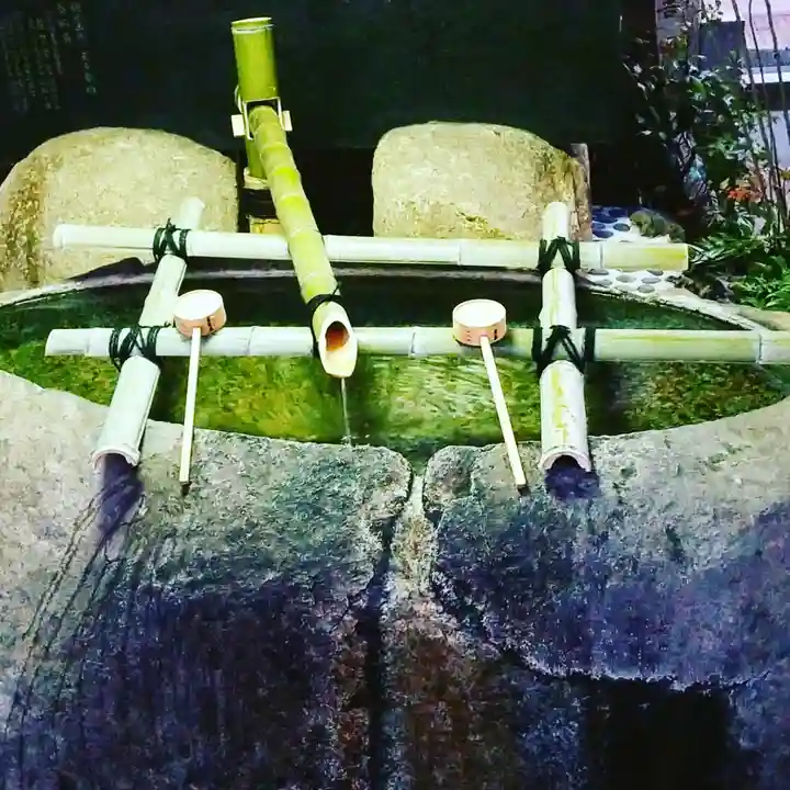 京濱伏見稲荷神社の手水舎