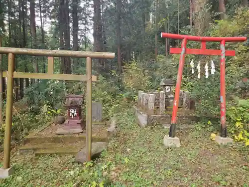 菅東山出世稲荷神社の末社