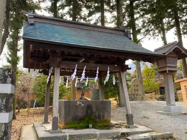 諏訪大社上社前宮の手水舎