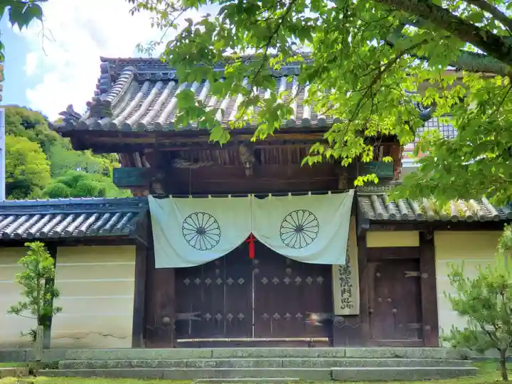 円満院門跡の山門・神門