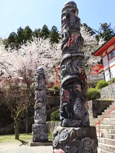 金櫻神社の{uncategorized: "未分類", other: "その他", undefined: "問題あり", building: "その他建物", grave: "お墓", sacred_gate: "鳥居", guardian: "狛犬", statue: "像", buddha: "仏像", history: "歴史", nature: "自然", garden: "庭園", animal: "動物", pagoda: "塔", temizu: "手水舎", mountain_gate: "山門・神門", sanctuary: "本殿・本堂", subordinate: "末社・摂社", art: "芸術", scenery: "景色", jizo: "地蔵", ema: "絵馬", goshuin: "御朱印", omikuji: "おみくじ", items: "授与品その他", amulet: "お守り", goshuincho: "御朱印帳", eats: "食事", festival: "お祭り", votive_dance: "神楽", shichigosan: "七五三参", wedding: "結婚式", experience: "体験その他", initially: "初詣", around: "周辺", anti_infection: "感染症対策"}