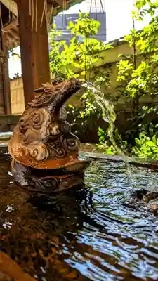 小野照崎神社の手水舎
