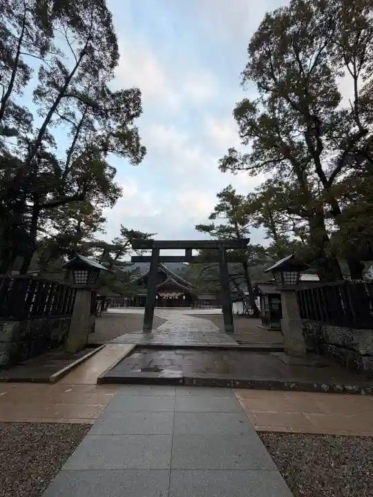 出雲大社の{uncategorized: "未分類", other: "その他", undefined: "問題あり", building: "その他建物", grave: "お墓", sacred_gate: "鳥居", guardian: "狛犬", statue: "像", buddha: "仏像", history: "歴史", nature: "自然", garden: "庭園", animal: "動物", pagoda: "塔", temizu: "手水舎", mountain_gate: "山門・神門", sanctuary: "本殿・本堂", subordinate: "末社・摂社", art: "芸術", scenery: "景色", jizo: "地蔵", ema: "絵馬", goshuin: "御朱印", omikuji: "おみくじ", items: "授与品その他", amulet: "お守り", goshuincho: "御朱印帳", eats: "食事", festival: "お祭り", votive_dance: "神楽", shichigosan: "七五三参", wedding: "結婚式", experience: "体験その他", initially: "初詣", around: "周辺", anti_infection: "感染症対策"}