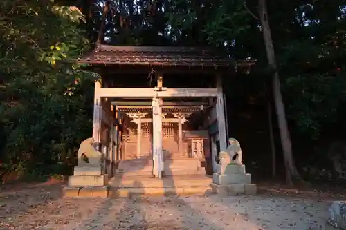 新井崎神社の本殿・本堂