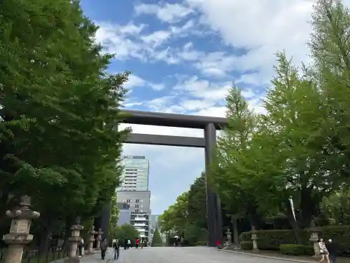靖國神社の{uncategorized: "未分類", other: "その他", undefined: "問題あり", building: "その他建物", grave: "お墓", sacred_gate: "鳥居", guardian: "狛犬", statue: "像", buddha: "仏像", history: "歴史", nature: "自然", garden: "庭園", animal: "動物", pagoda: "塔", temizu: "手水舎", mountain_gate: "山門・神門", sanctuary: "本殿・本堂", subordinate: "末社・摂社", art: "芸術", scenery: "景色", jizo: "地蔵", ema: "絵馬", goshuin: "御朱印", omikuji: "おみくじ", items: "授与品その他", amulet: "お守り", goshuincho: "御朱印帳", eats: "食事", festival: "お祭り", votive_dance: "神楽", shichigosan: "七五三参", wedding: "結婚式", experience: "体験その他", initially: "初詣", around: "周辺", anti_infection: "感染症対策"}