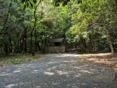 氷上姉子神社（熱田神宮摂社）の{uncategorized: "未分類", other: "その他", undefined: "問題あり", building: "その他建物", grave: "お墓", sacred_gate: "鳥居", guardian: "狛犬", statue: "像", buddha: "仏像", history: "歴史", nature: "自然", garden: "庭園", animal: "動物", pagoda: "塔", temizu: "手水舎", mountain_gate: "山門・神門", sanctuary: "本殿・本堂", subordinate: "末社・摂社", art: "芸術", scenery: "景色", jizo: "地蔵", ema: "絵馬", goshuin: "御朱印", omikuji: "おみくじ", items: "授与品その他", amulet: "お守り", goshuincho: "御朱印帳", eats: "食事", festival: "お祭り", votive_dance: "神楽", shichigosan: "七五三参", wedding: "結婚式", experience: "体験その他", initially: "初詣", around: "周辺", anti_infection: "感染症対策"}