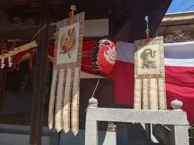 上宮地稲荷神社の{uncategorized: "未分類", other: "その他", undefined: "問題あり", building: "その他建物", grave: "お墓", sacred_gate: "鳥居", guardian: "狛犬", statue: "像", buddha: "仏像", history: "歴史", nature: "自然", garden: "庭園", animal: "動物", pagoda: "塔", temizu: "手水舎", mountain_gate: "山門・神門", sanctuary: "本殿・本堂", subordinate: "末社・摂社", art: "芸術", scenery: "景色", jizo: "地蔵", ema: "絵馬", goshuin: "御朱印", omikuji: "おみくじ", items: "授与品その他", amulet: "お守り", goshuincho: "御朱印帳", eats: "食事", festival: "お祭り", votive_dance: "神楽", shichigosan: "七五三参", wedding: "結婚式", experience: "体験その他", initially: "初詣", around: "周辺", anti_infection: "感染症対策"}
