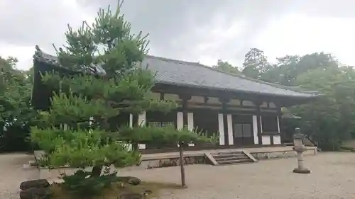 秋篠寺の本殿