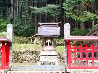 二村神社の末社・摂社