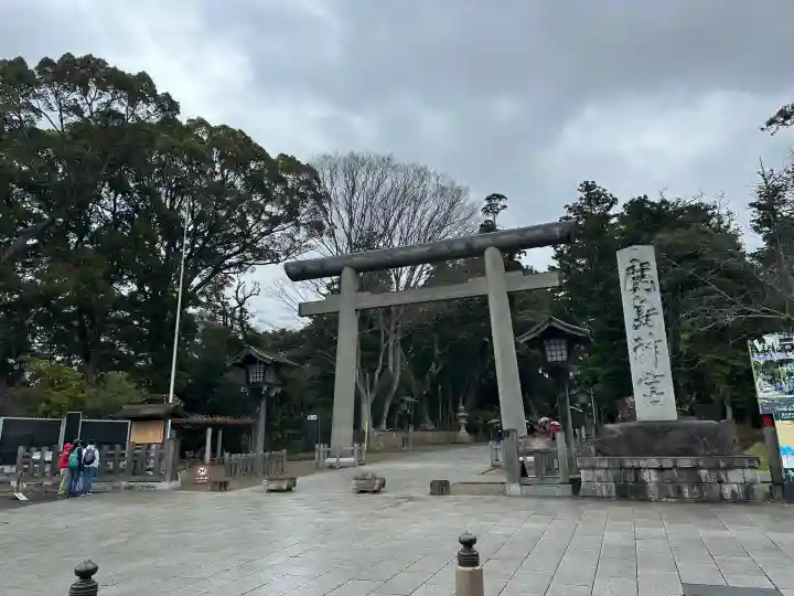 鹿島神宮の{uncategorized: "未分類", other: "その他", undefined: "問題あり", building: "その他建物", grave: "お墓", sacred_gate: "鳥居", guardian: "狛犬", statue: "像", buddha: "仏像", history: "歴史", nature: "自然", garden: "庭園", animal: "動物", pagoda: "塔", temizu: "手水舎", mountain_gate: "山門・神門", sanctuary: "本殿・本堂", subordinate: "末社・摂社", art: "芸術", scenery: "景色", jizo: "地蔵", ema: "絵馬", goshuin: "御朱印", omikuji: "おみくじ", items: "授与品その他", amulet: "お守り", goshuincho: "御朱印帳", eats: "食事", festival: "お祭り", votive_dance: "神楽", shichigosan: "七五三参", wedding: "結婚式", experience: "体験その他", initially: "初詣", around: "周辺", anti_infection: "感染症対策"}