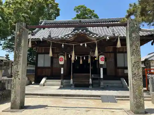 素盞嗚神社の{uncategorized: "未分類", other: "その他", undefined: "問題あり", building: "その他建物", grave: "お墓", sacred_gate: "鳥居", guardian: "狛犬", statue: "像", buddha: "仏像", history: "歴史", nature: "自然", garden: "庭園", animal: "動物", pagoda: "塔", temizu: "手水舎", mountain_gate: "山門・神門", sanctuary: "本殿・本堂", subordinate: "末社・摂社", art: "芸術", scenery: "景色", jizo: "地蔵", ema: "絵馬", goshuin: "御朱印", omikuji: "おみくじ", items: "授与品その他", amulet: "お守り", goshuincho: "御朱印帳", eats: "食事", festival: "お祭り", votive_dance: "神楽", shichigosan: "七五三参", wedding: "結婚式", experience: "体験その他", initially: "初詣", around: "周辺", anti_infection: "感染症対策"}
