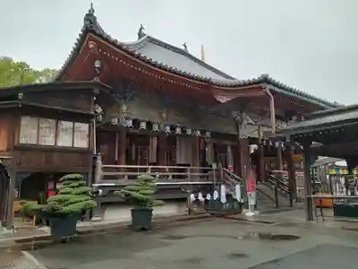 中山寺の本殿・本堂