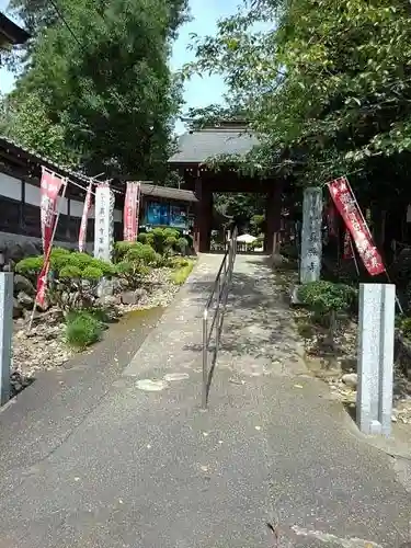 真照寺の山門