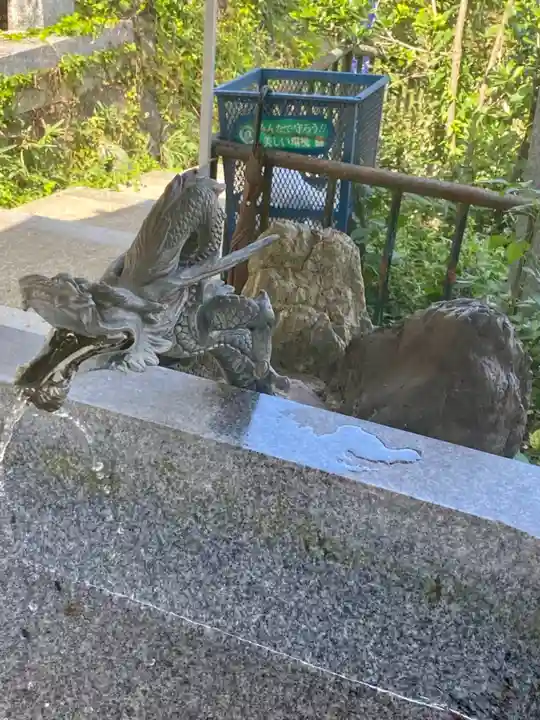 毛谷黒龍神社の手水舎