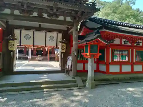 石上神宮の山門・神門